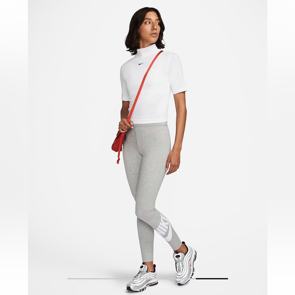 NEW - Nike Women’s High Waisted Leggings